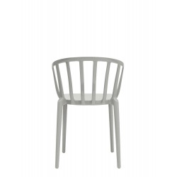 Chaise grise, VENICE de Kartell (design Philippe Starck), vue de dos