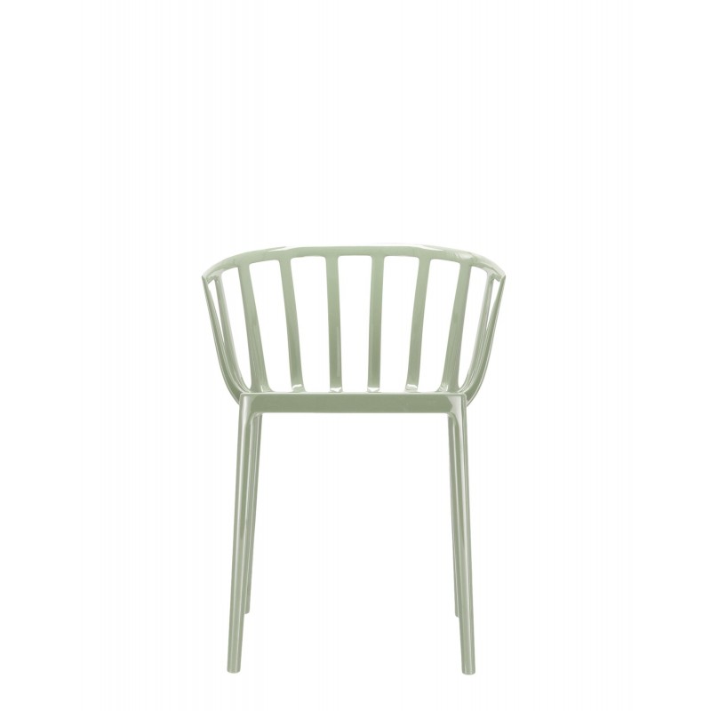 Chaise vert sauge, VENICE de Kartell (design Philippe Starck), vue de face Chaise vert sauge, VENICE de Kartell (design Philippe Starck), vue de face