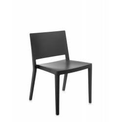 Chaise noire Kartell LIZZ MAT, vue de 3/4