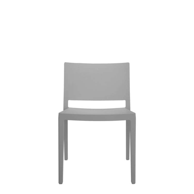 Chaise grise Kartell LIZZ MAT, vue de face Chaise grise Kartell LIZZ MAT, vue de face