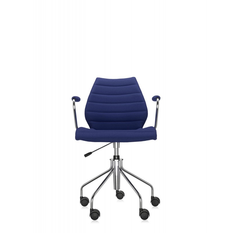 Chaise de bureau Kartell MAUI SOFT, tissu Trevira Bleu, vue de face Chaise de bureau Kartell MAUI SOFT, tissu Trevira Bleu, vue de face