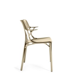 Chaise A.I. Métal de couleur bronze, vue de profil