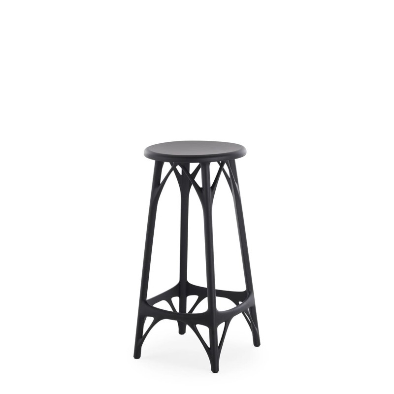Tabouret A.I. Stool Light de couleur noir, hauteur 65 cm, vue de 3/4