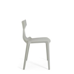 Chaise Re-Chair de couleur grise, vue de profil