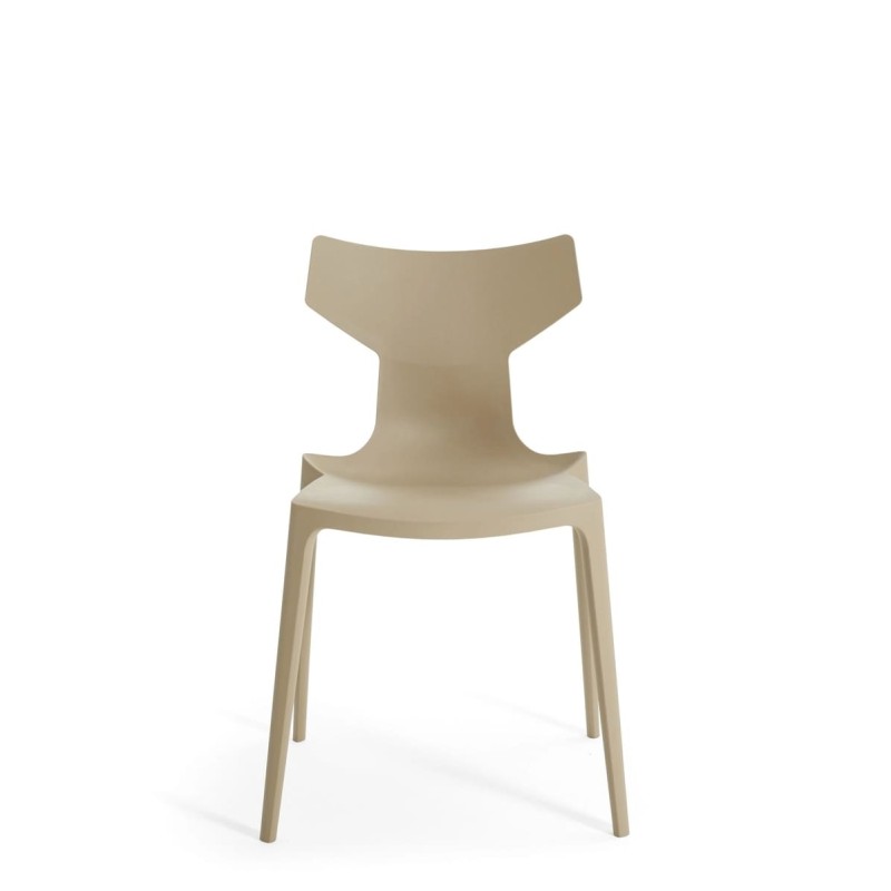 Chaise Re-Chair de couleur tourterelle, vue de face Chaise Re-Chair de couleur tourterelle, vue de face