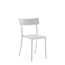 Chaise Kartell Catwalk Mat, de couleur blanche, vue de 3/4