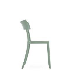 Chaise Kartell Catwalk Mat, de couleur vert sauge, vue de profil