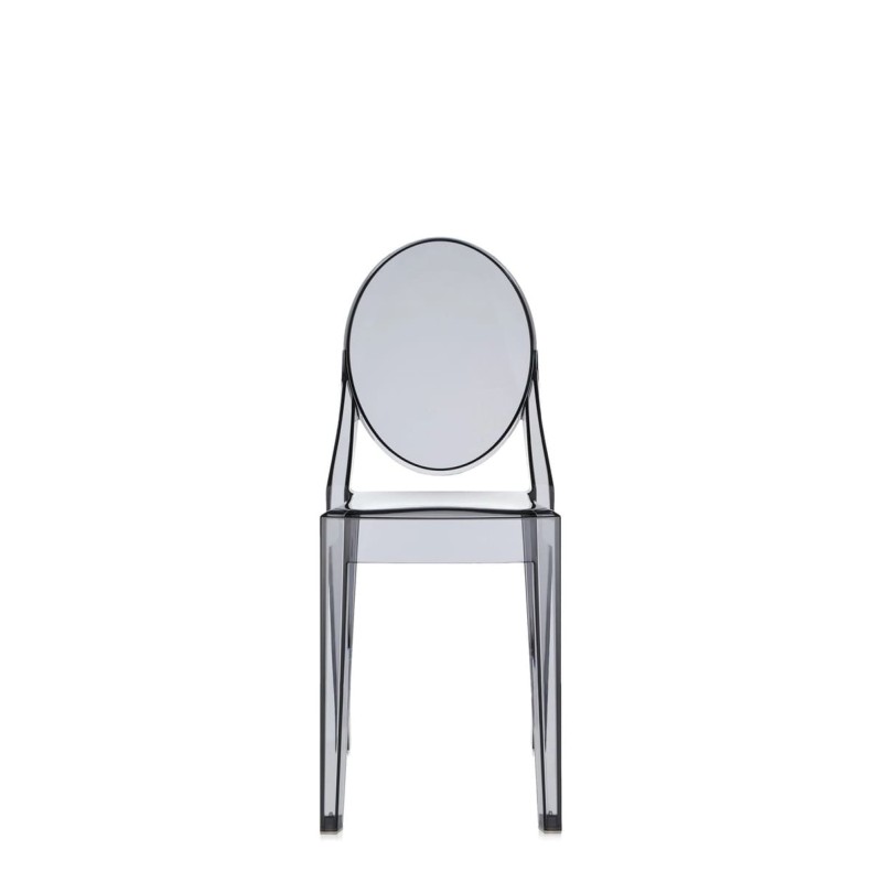 Chaise Kartell Victoria Ghost de couleur fumée, vue de face Chaise Kartell Victoria Ghost de couleur fumée, vue de face