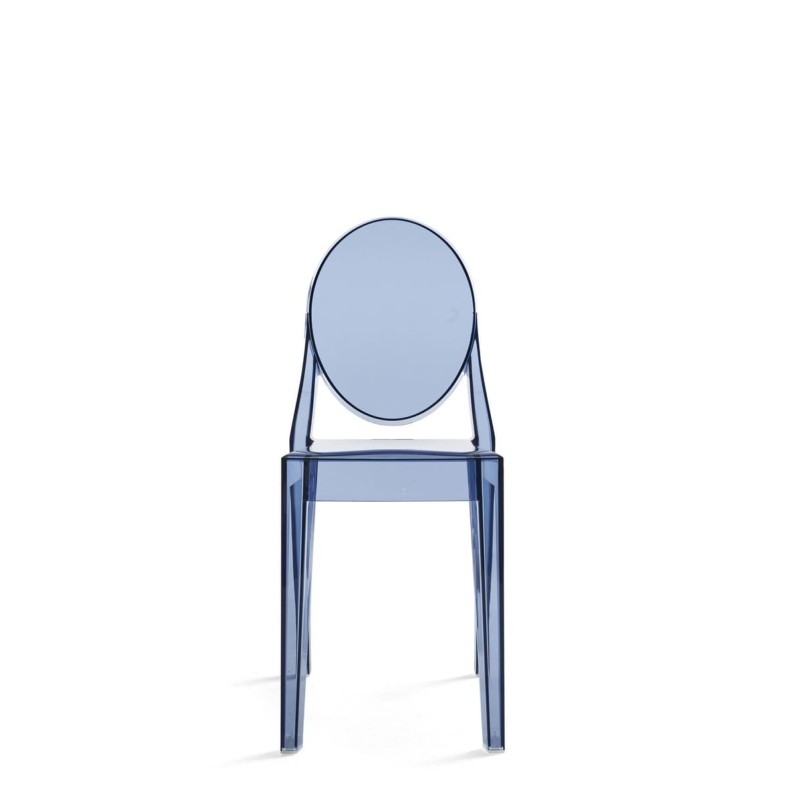 Chaise Kartell Victoria Ghost de couleur bleue poudrée, vue de face Chaise Kartell Victoria Ghost de couleur bleue poudrée, vue de face