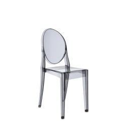 Chaise Kartell Victoria Ghost de couleur fumée, vue de 3/4