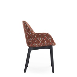 Chaise CLAP, tissu Rubelli marron, structure noire, vue de profil