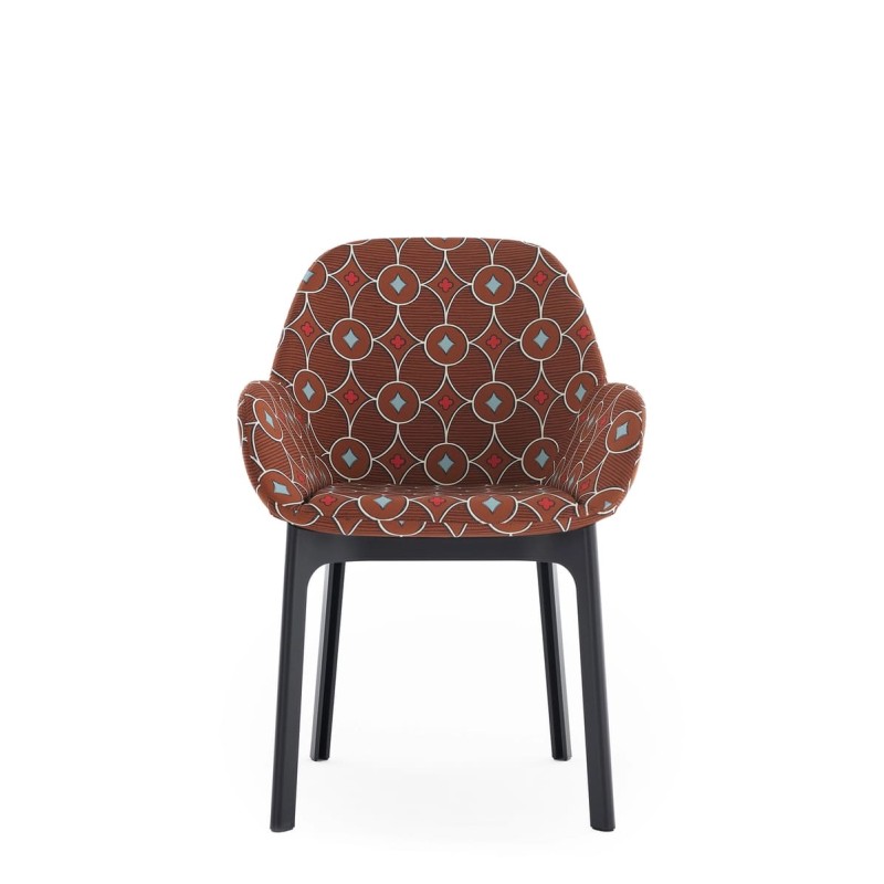 Chaise CLAP, tissu Rubelli marron, structure noire, vue de face Chaise CLAP, tissu Rubelli marron, structure noire, vue de face