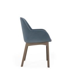 Chaise CLAP, tissu Aquaclean bleu poudré, structure tourterelle, vue de profil
