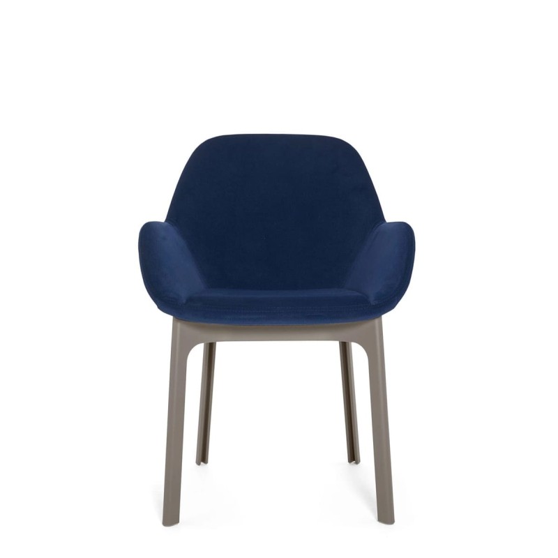 Chaise CLAP, tissu Aquaclean bleu, structure tourterelle, vue de face Chaise CLAP, tissu Aquaclean bleu, structure tourterelle, vue de face
