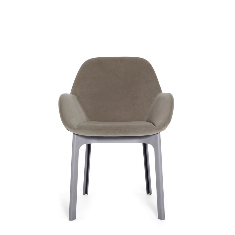 Chaise CLAP, tissu Aquaclean écru, structure grise, vue de face Chaise CLAP, tissu Aquaclean écru, structure grise, vue de face