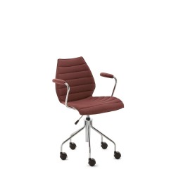 Chaise de bureau Kartell MAUI SOFT, tissu Noma Rouge brique, vue de 3/4