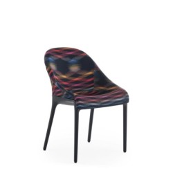 Chaise Kartell ELEGANZA ELA MISSONI motif multicolore fond noir vue de 3/4