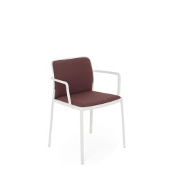 Chaise Kartell Audrey soft (avec accoudoir blanc) tissu rouge brique vue de 3/4